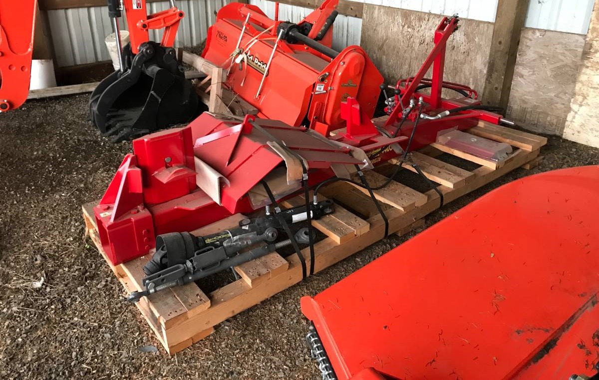 Backhoe With Thumb